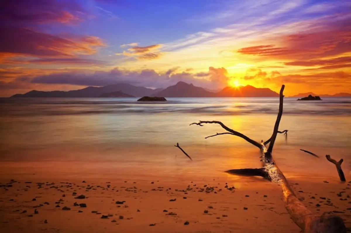 plage turquoise Réunion coucher soleil