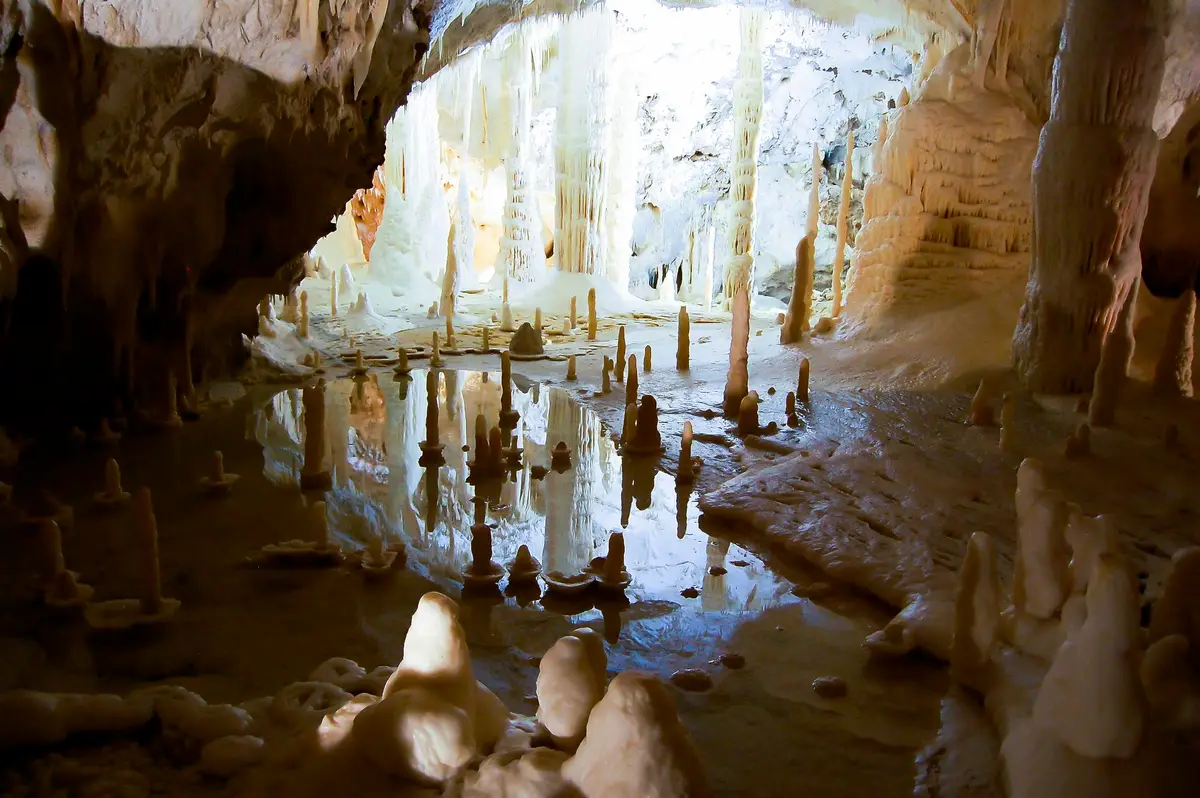 gouffre padirac rivière souterraine barque stalactites