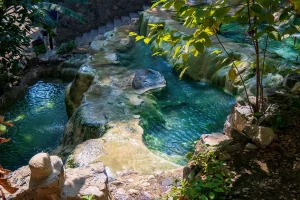 piscine naturelle Corse turquoise cascade granit
